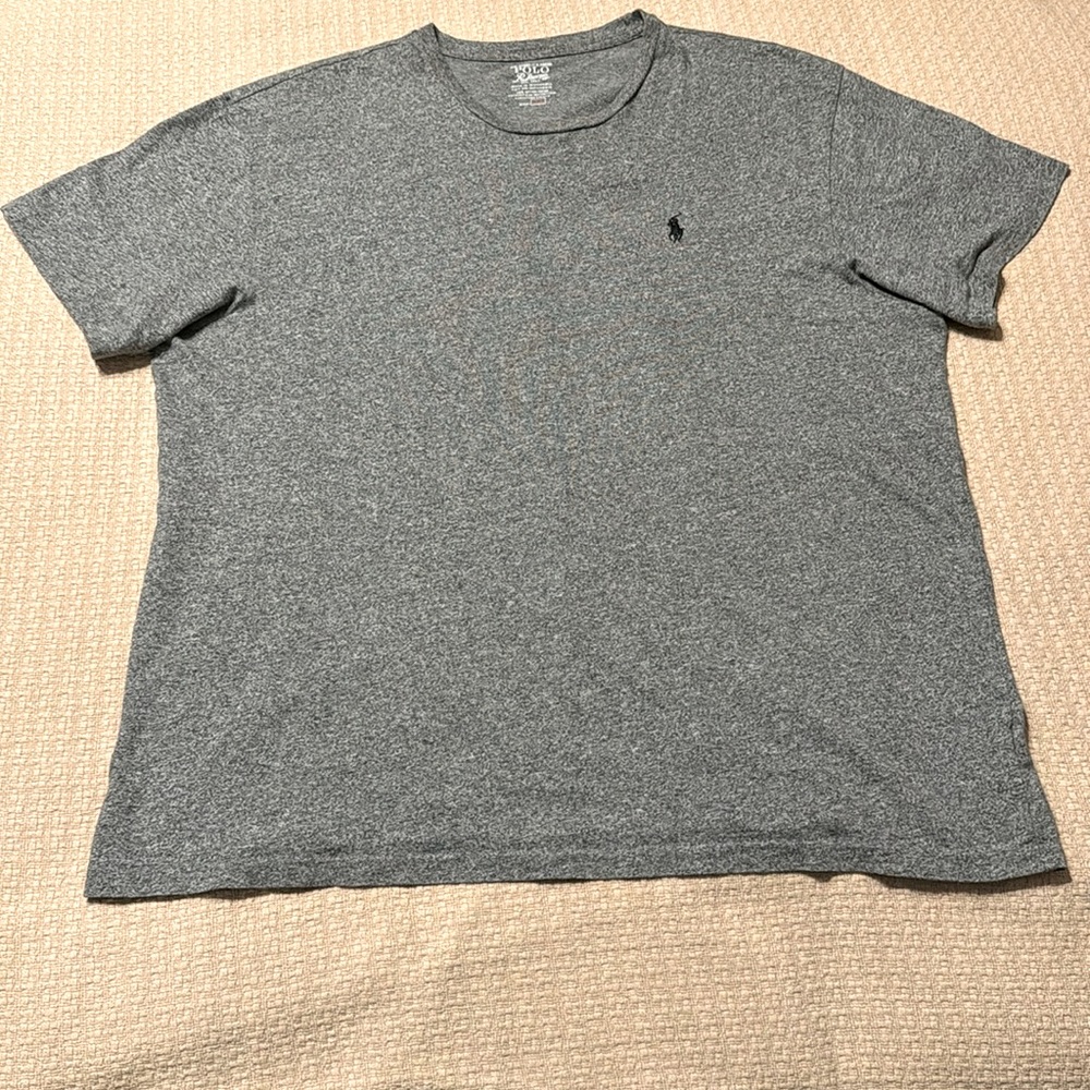 Polo Ralph Lauren, large gray T-shirt.